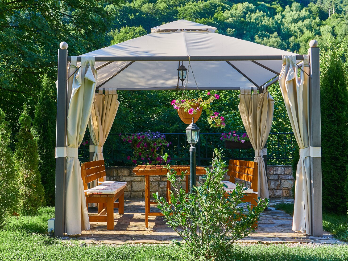 Privatsphäre & Schatten Mit diesem LidlPavillon genießt du den Sommer